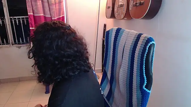 Snapshot of Smoke_trip_Alicia chatting on 12, 10, 2025 Smoke trip Alicia online show from 12, 10, 2025