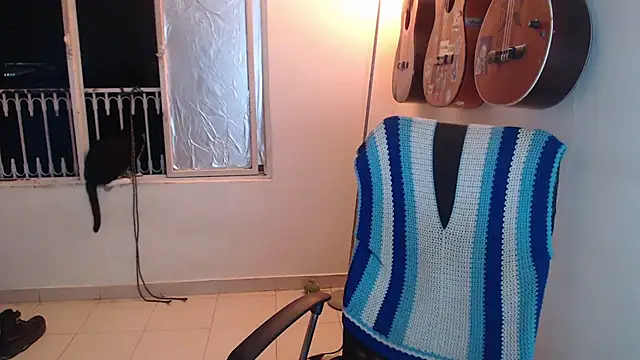 Snapshot of Smoke_trip_Alicia chatting on 15, 10, 2025 Smoke trip Alicia online show from 15, 10, 2025