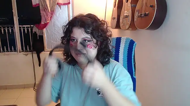 Snapshot of Smoke_trip_Alicia chatting on 16, 10, 2025 Smoke trip Alicia online show from 16, 10, 2025