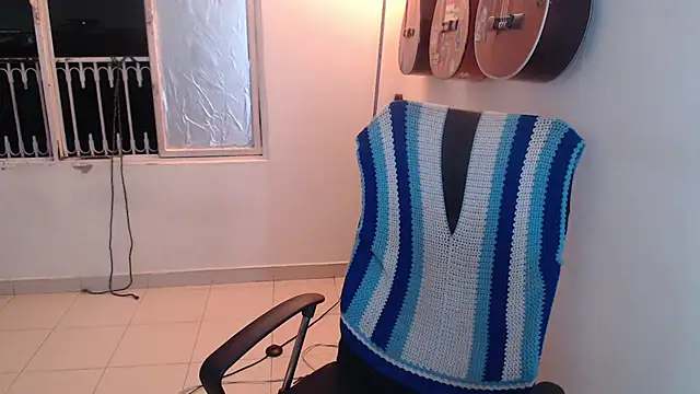 Snapshot of Smoke_trip_Alicia chatting on 23, 10, 2025 Smoke trip Alicia online show from 23, 10, 2025