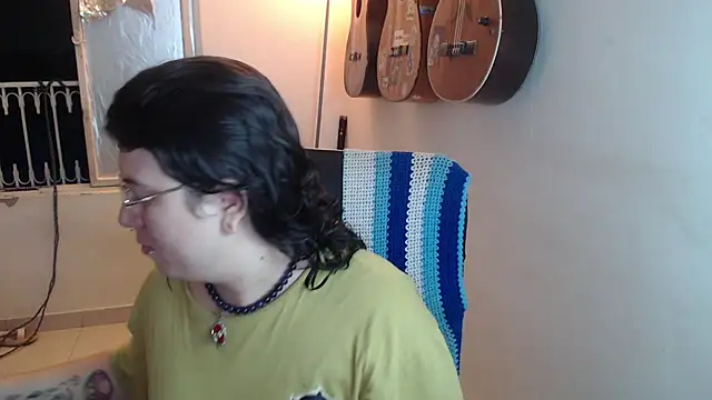 Snapshot of Smoke_trip_Alicia chatting on 27, 10, 2025 Smoke trip Alicia online show from 27, 10, 2025