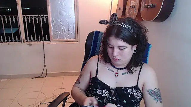 Snapshot of Smoke_trip_Alicia chatting on 31, 10, 2025 Smoke trip Alicia online show from 31, 10, 2025