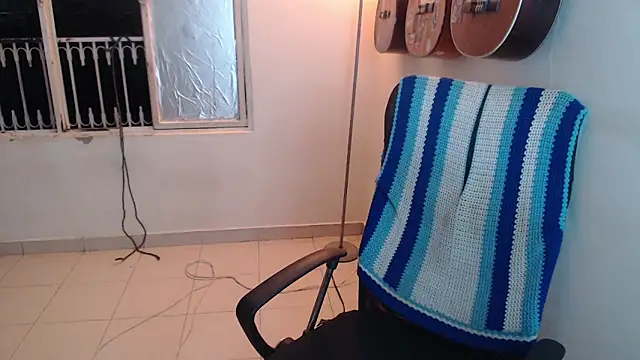 Snapshot of Smoke_trip_Alicia chatting on 5, 11, 2025 Smoke trip Alicia online show from 5, 11, 2025