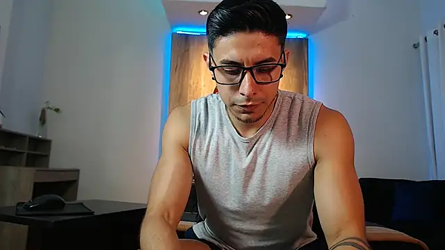 Snapshot of Andrew_4_ chatting on 12, 12, 2024 Andrew 4 online show from 12, 12, 2024