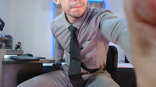 Snapshot of Andrew_4_ chatting on 8, 3, 2025 Andrew 4 online show from 8, 3, 2025