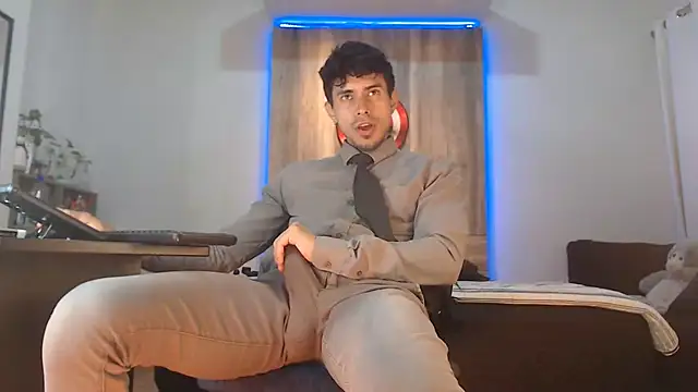 Snapshot of Andrew_4_ chatting on 30, 10, 2025 Andrew 4 online show from 30, 10, 2025