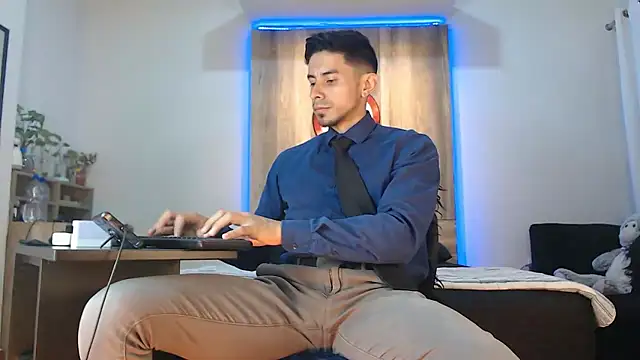 Snapshot of Andrew_4_ chatting on 4, 12, 2025 Andrew 4 online show from 4, 12, 2025