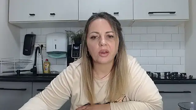 Snapshot of erikaerika chatting on 8, 12, 2024 erikaerika online show from 8, 12, 2024