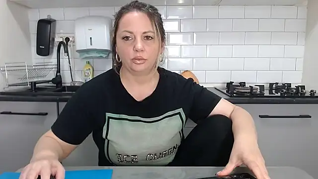 Snapshot of erikaerika chatting on 11, 12, 2024 erikaerika online show from 11, 12, 2024
