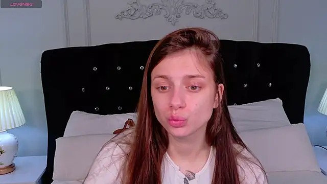 Eille Elfie online show from 28, 9, 2025