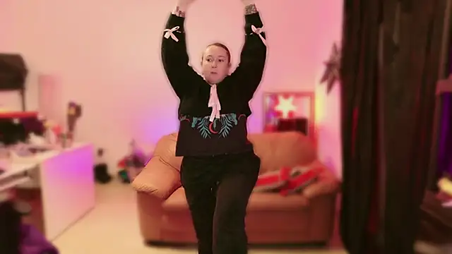 kisicaxx online show from 5, 3, 2025