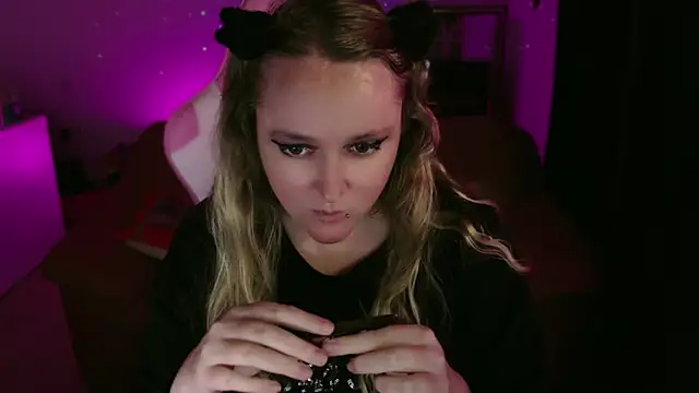 kisicaxx online show from 12, 3, 2025