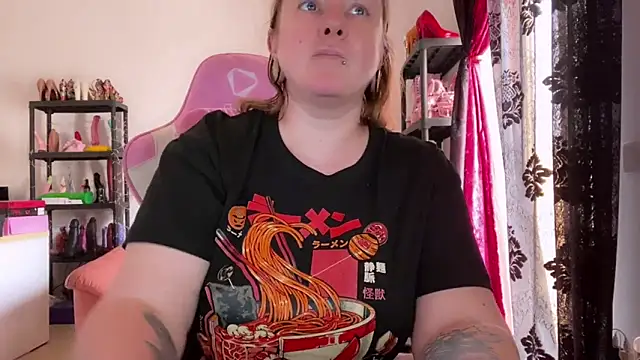 Snapshot of kisicaxx chatting on 6, 5, 2026 kisicaxx online show from 6, 5, 2026