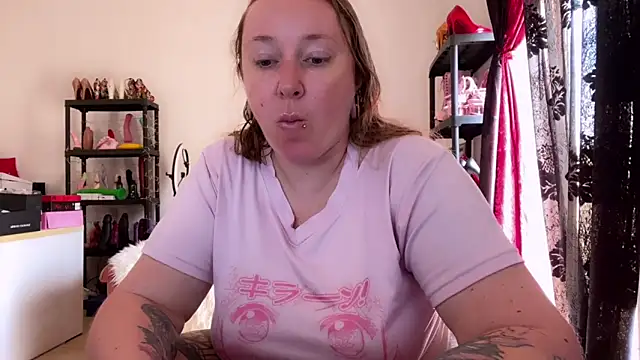 Snapshot of kisicaxx chatting on 12, 5, 2026 kisicaxx online show from 12, 5, 2026