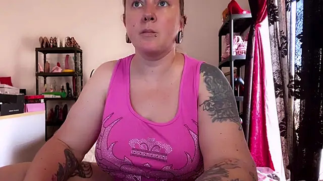 Snapshot of kisicaxx chatting on 13, 5, 2026 kisicaxx online show from 13, 5, 2026