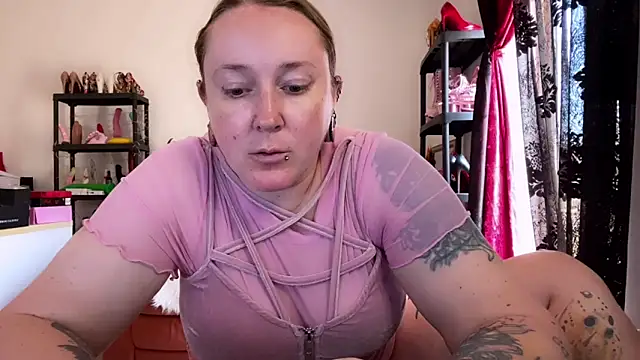 Snapshot of kisicaxx chatting on 16, 5, 2026 kisicaxx online show from 16, 5, 2026