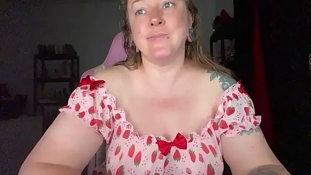 Snapshot of kisicaxx chatting on 10, 7, 2026 kisicaxx online show from 10, 7, 2026