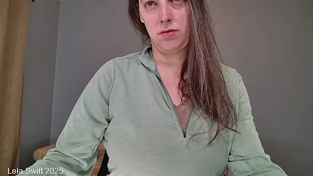 Snapshot of LeiaSwift chatting on 7, 2, 2025 LeiaSwift online show from 7, 2, 2025