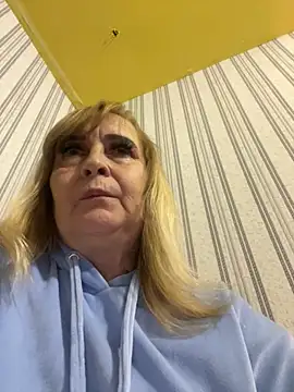 Irina2909xh online show from 20, 10, 2025