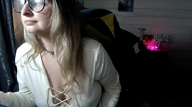 Snapshot of RubiLakros chatting on 4, 3, 2025 RubiLakros online show from 4, 3, 2025