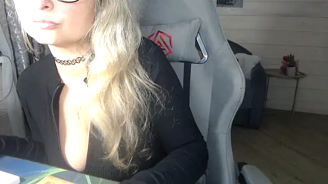 Snapshot of RubiLakros chatting on 8, 9, 2025 RubiLakros online show from 8, 9, 2025