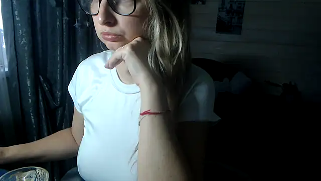 Snapshot of RubiLakros chatting on 3, 11, 2025 RubiLakros online show from 3, 11, 2025