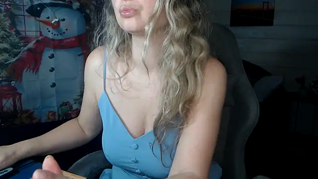 Snapshot of RubiLakros chatting on 4, 12, 2025 RubiLakros online show from 4, 12, 2025