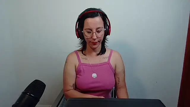 Snapshot of mahina84 chatting on 18, 7, 2026 mahina84 online show from 18, 7, 2026