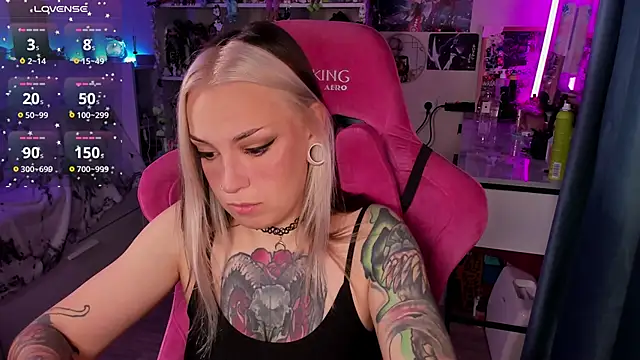 Snapshot of ChloeKohaku chatting on 13, 10, 2025 ChloeKohaku online show from 13, 10, 2025