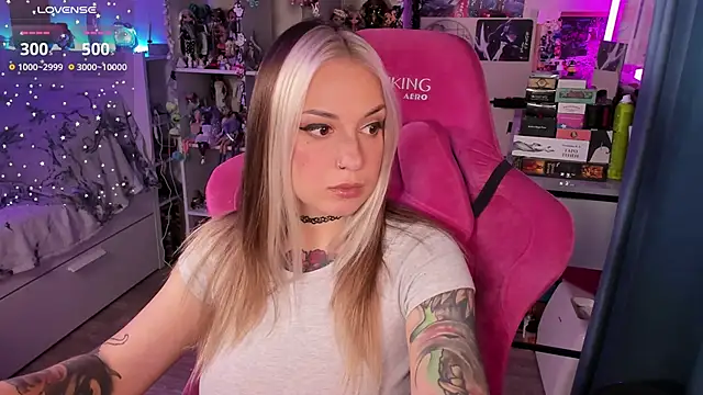 Snapshot of ChloeKohaku chatting on 22, 10, 2025 ChloeKohaku online show from 22, 10, 2025