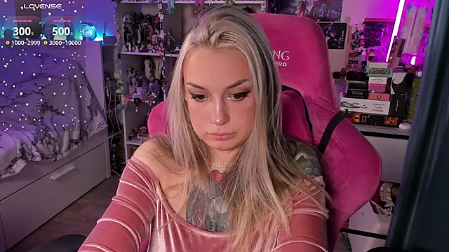 Snapshot of ChloeKohaku chatting on 1, 11, 2025 ChloeKohaku online show from 1, 11, 2025