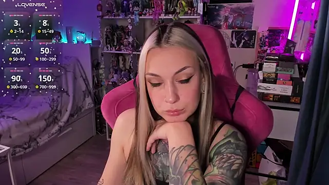 Snapshot of ChloeKohaku chatting on 25, 11, 2025 ChloeKohaku online show from 25, 11, 2025