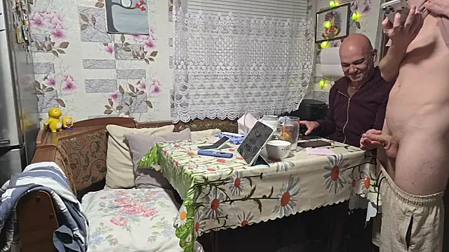 Snapshot of Vuitton chatting on 6, 7, 2026 Vuitton online show from 6, 7, 2026