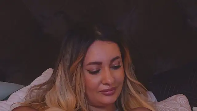 YaaraCollins online show from 4, 12, 2024