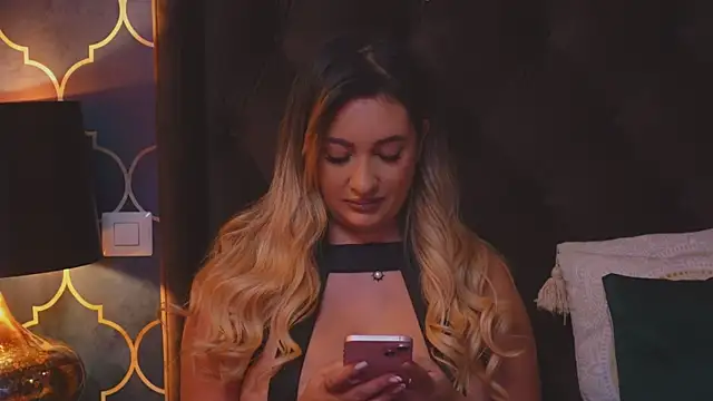 YaaraCollins online show from 13, 12, 2024