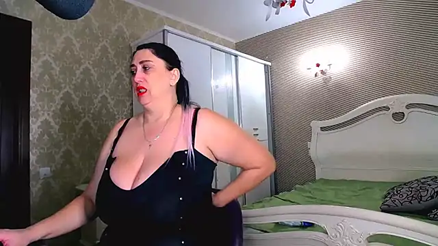 Evelyn Shy online show from 7, 1, 2025