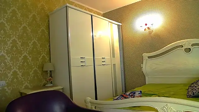 Evelyn Shy online show from 28, 2, 2025