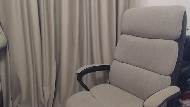 Snapshot of Aliss_Hottie chatting on 30, 10, 2025 Aliss Hottie online show from 30, 10, 2025