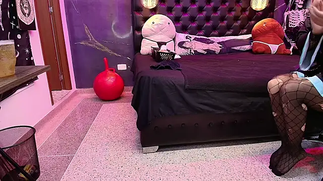 AlexHoe  online show from 7, 2, 2025