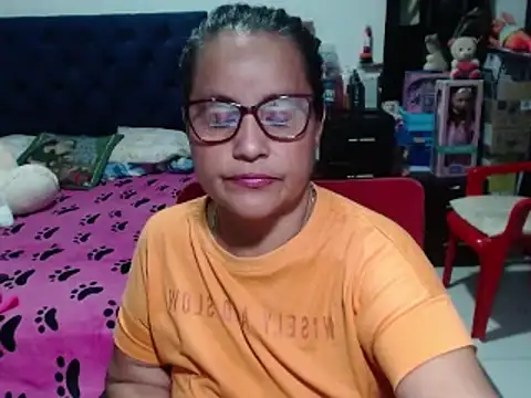 Snapshot of pervert_mommy_ chatting on 15, 2, 2025 pervert mommy online show from 15, 2, 2025