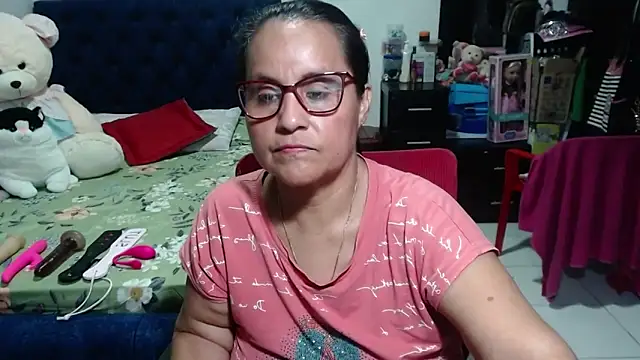 Snapshot of pervert_mommy_ chatting on 8, 3, 2025 pervert mommy online show from 8, 3, 2025
