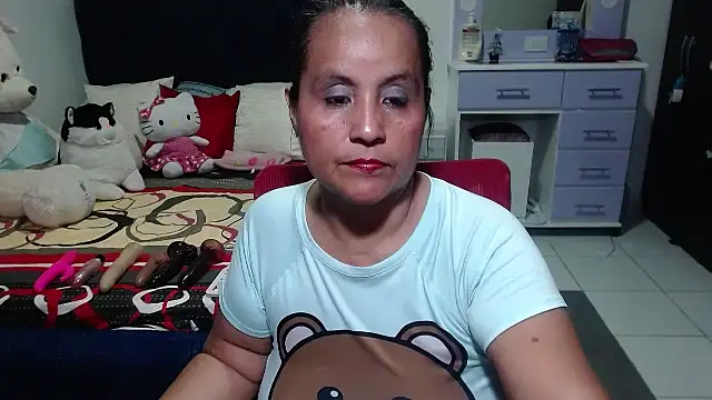 Snapshot of pervert_mommy_ chatting on 19, 9, 2025 pervert mommy online show from 19, 9, 2025
