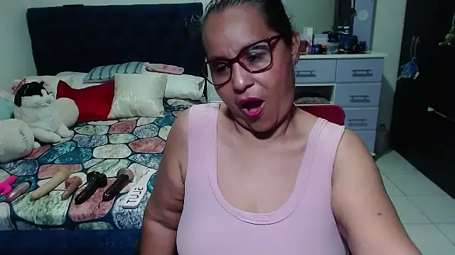 Snapshot of pervert_mommy_ chatting on 20, 10, 2025 pervert mommy online show from 20, 10, 2025