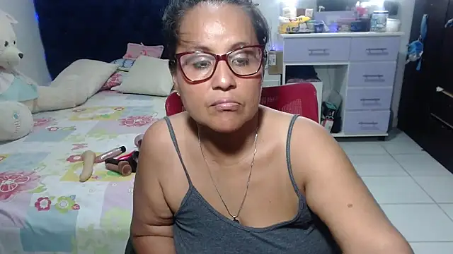 Snapshot of pervert_mommy_ chatting on 23, 4, 2026 pervert mommy online show from 23, 4, 2026