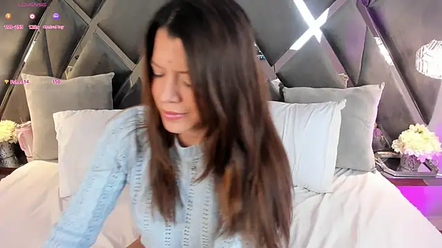 Snapshot of emperatriz_reyes chatting on 10, 2, 2025 emperatriz reyes online show from 10, 2, 2025