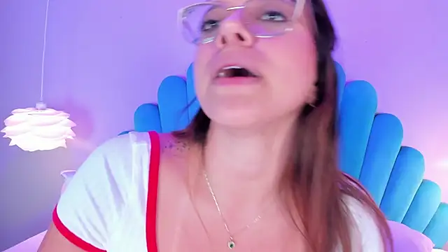 Snapshot of emperatriz_reyes chatting on 25, 2, 2025 emperatriz reyes online show from 25, 2, 2025