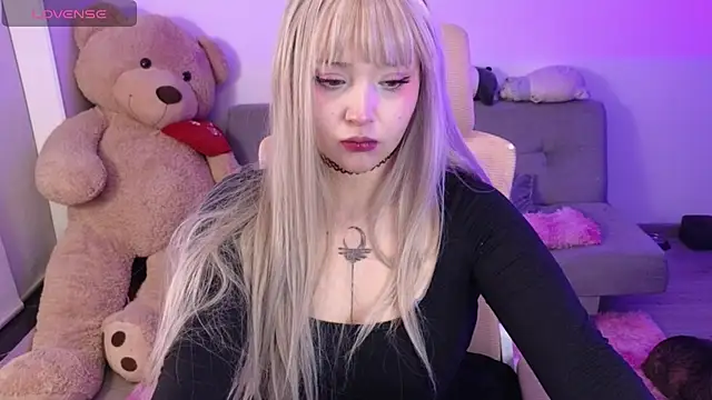 KuroChan420 online show from 19, 4, 2026