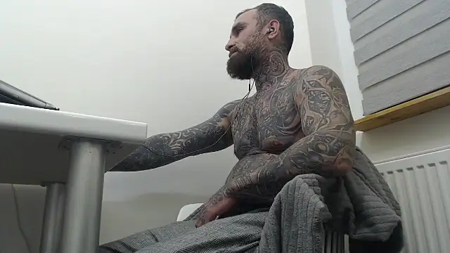 Snapshot of master4bitch24 chatting on 9, 11, 2025 master4bitch24 online show from 9, 11, 2025