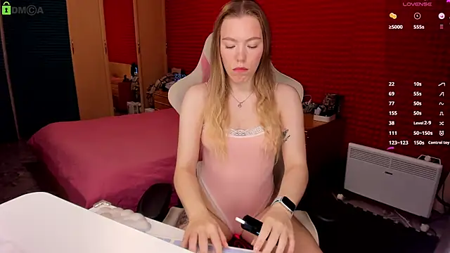 Snapshot of KinsleyHottie chatting on 15, 11, 2025 KinsleyHottie online show from 15, 11, 2025