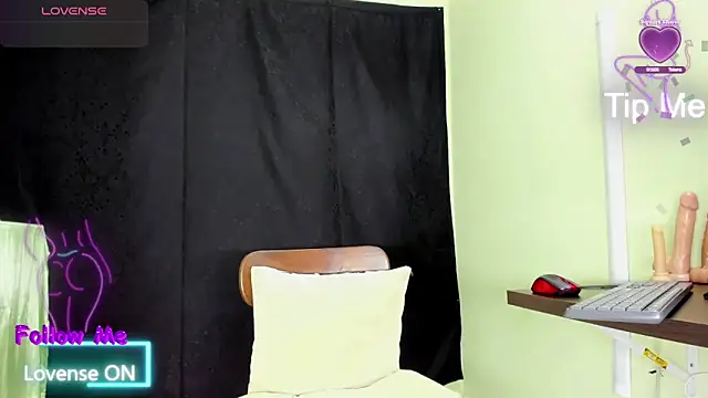 ElikoLanny  online show from 13, 3, 2025